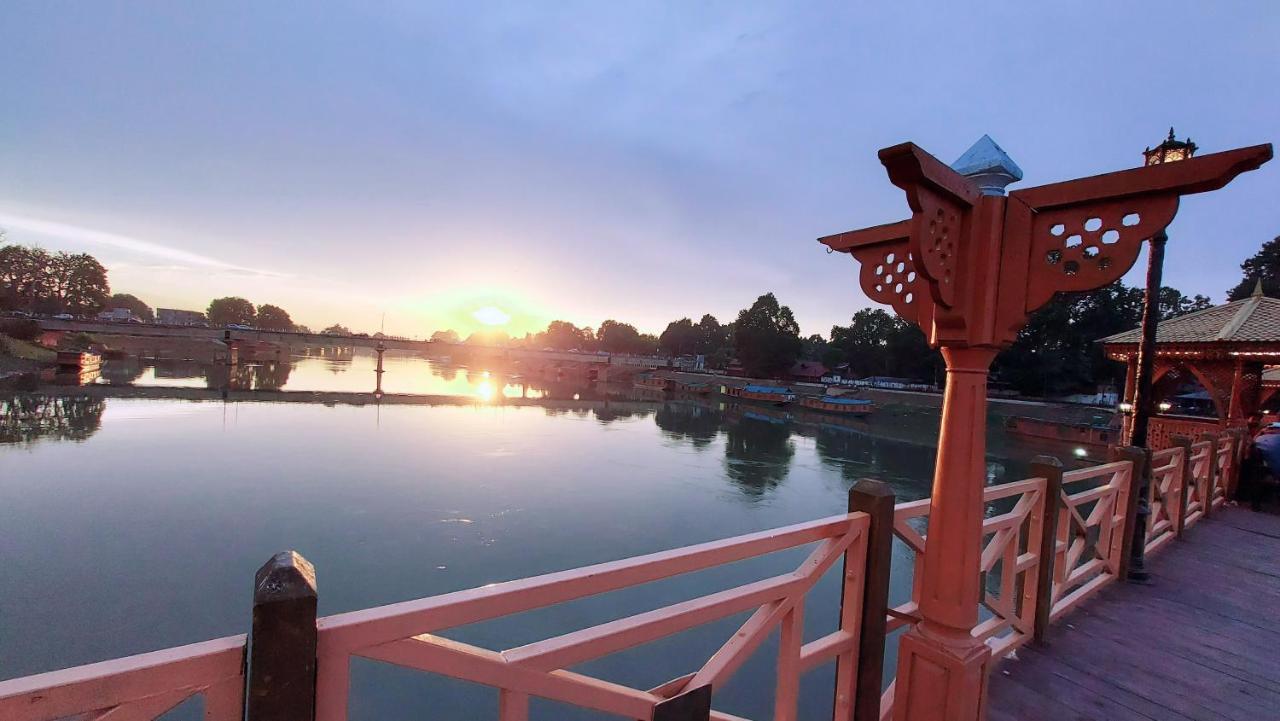 Ikraam Inn Bed & Breakfast Srinagar  Exterior photo