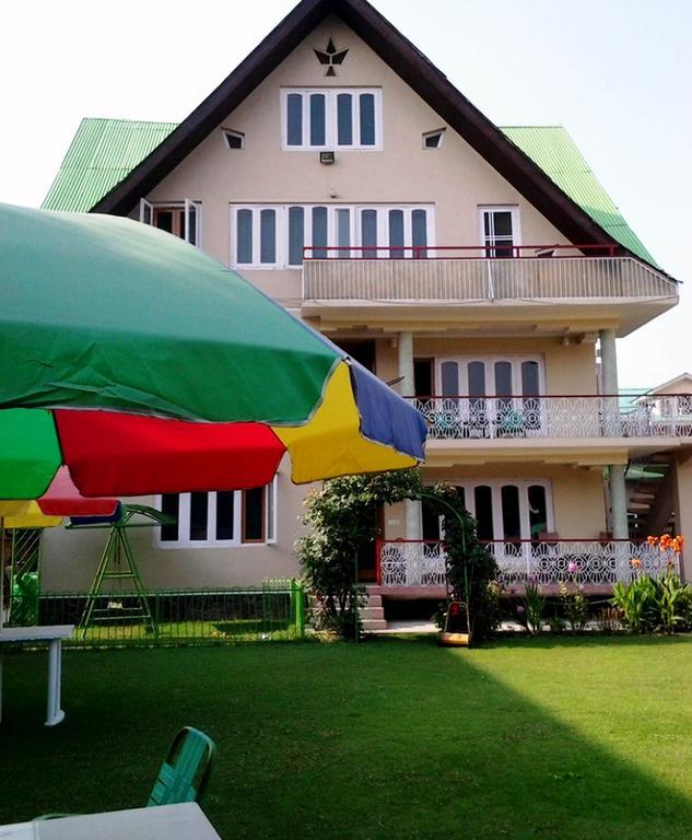 Ikraam Inn Bed & Breakfast Srinagar  Exterior photo