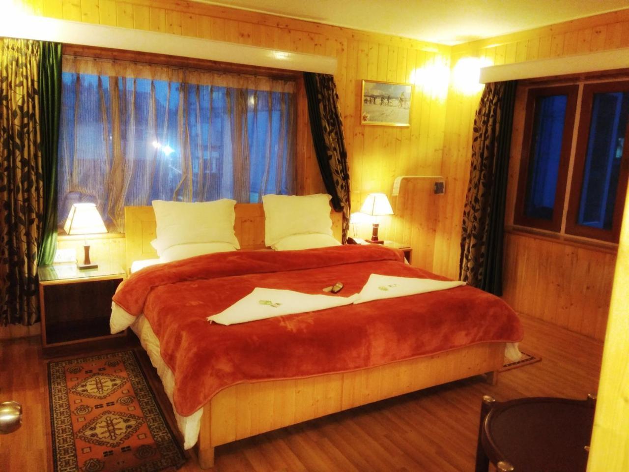 Ikraam Inn Bed & Breakfast Srinagar  Exterior photo